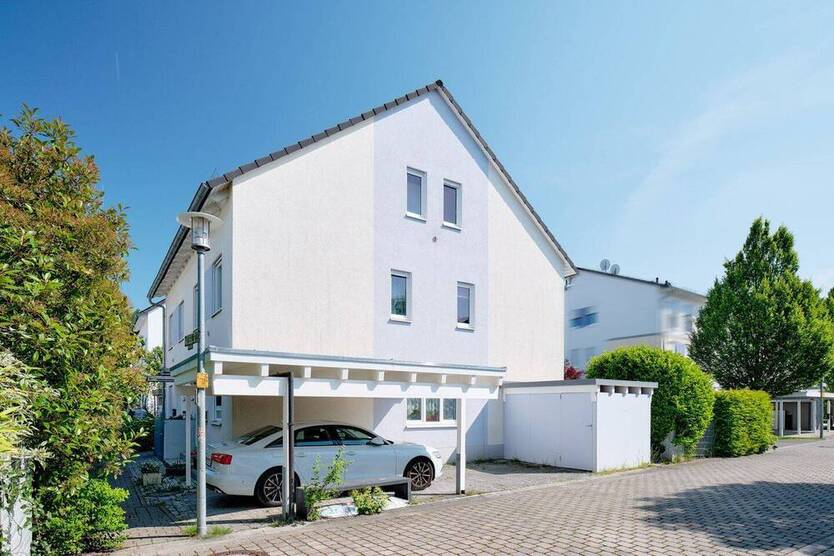 Familienidylle in L-E-Stetten: Moderne Doppelhaushälfte mit Garten in ruhiger Waldrandlage