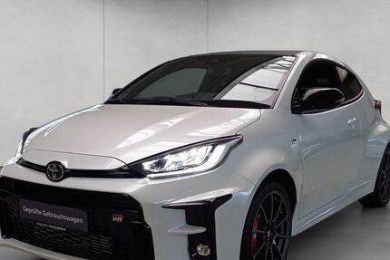 Toyota Yaris 10.600 km 38.450 € Stuttgart 70469