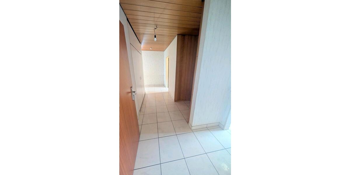 Erdgeschoßwohnung Reutlingen - 1 Zimmer, 98 m&sup2;, 390&euro; | Angebot:24476846