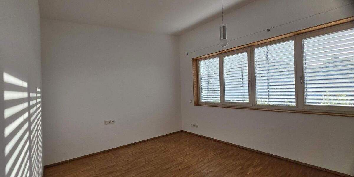 Einfamilienhaus Reutlingen Ringelbach - 7 Zimmer, 200 m&sup2;, 2.500&euro; | Angebot:24622227
