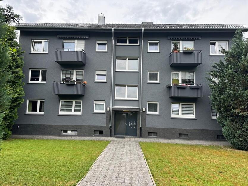 Schöne lichtdurchflutete 3 Zimmer Wohnung mit Balkon ab 1.8.25