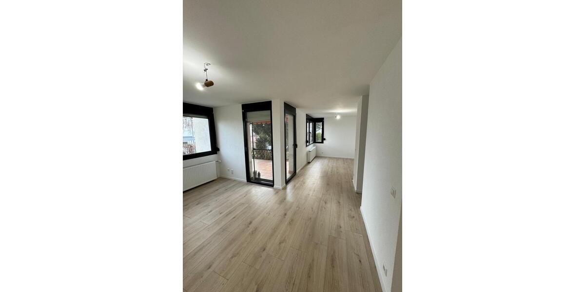 Erdgeschoßwohnung Esslingen am Neckar Brühl - 2.5 Zimmer, 64 m&sup2;, 1.250&euro; | Angebot:25757517