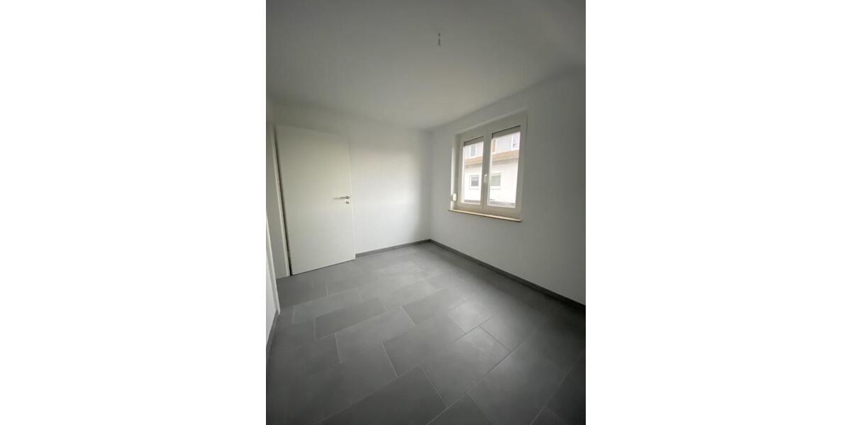 Dachgeschoßwohnung Esslingen am Neckar Hegensberg - 3 Zimmer, 75 m&sup2;, 1.310&euro; | Angebot:24694255