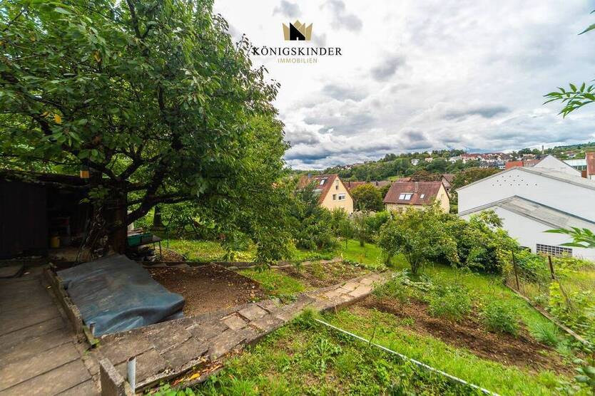Einfamilienhaus mit Potential: 6 Zimmer, großes Grundstück, schöner Garten. Ihr neues Zuhause?