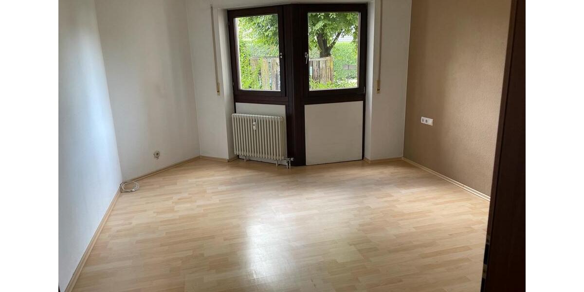 Erdgeschoßwohnung Sindelfingen Darmsheim - 2.5 Zimmer, 75 m&sup2;, 1.100&euro; | Angebot:26053422