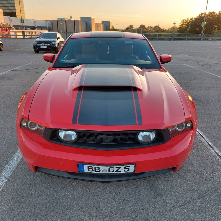 Ford Mustang 182.000 km 13.500 € Böblingen 71032