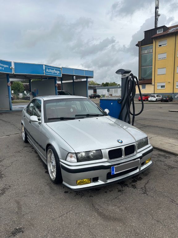 325
