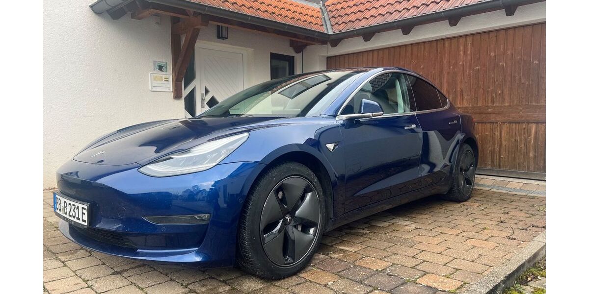 Tesla Model 3 186.139 km 19.400 € Schönaich 71101