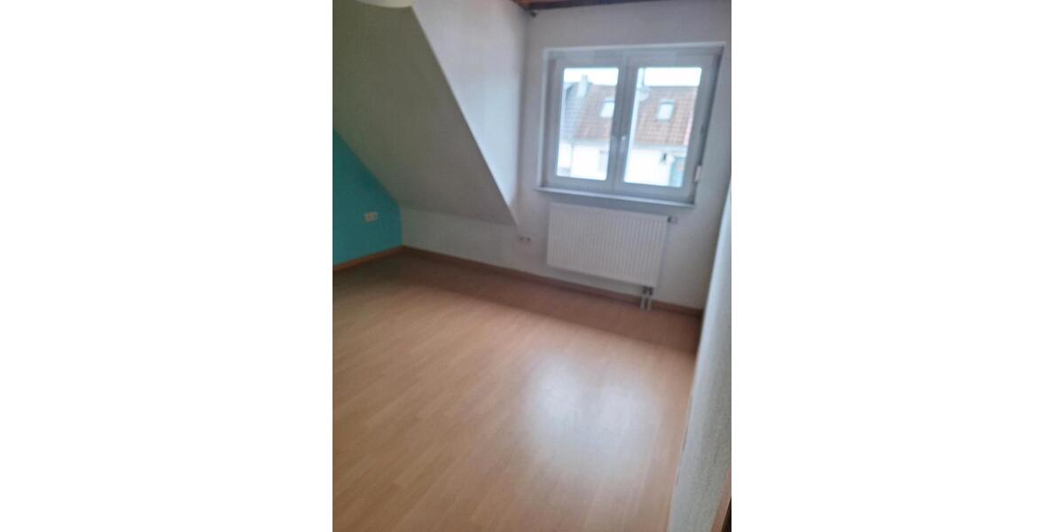 Dachgeschoßwohnung Mühlacker - 3 Zimmer, 86 m&sup2;, 720&euro; | Angebot:26144386