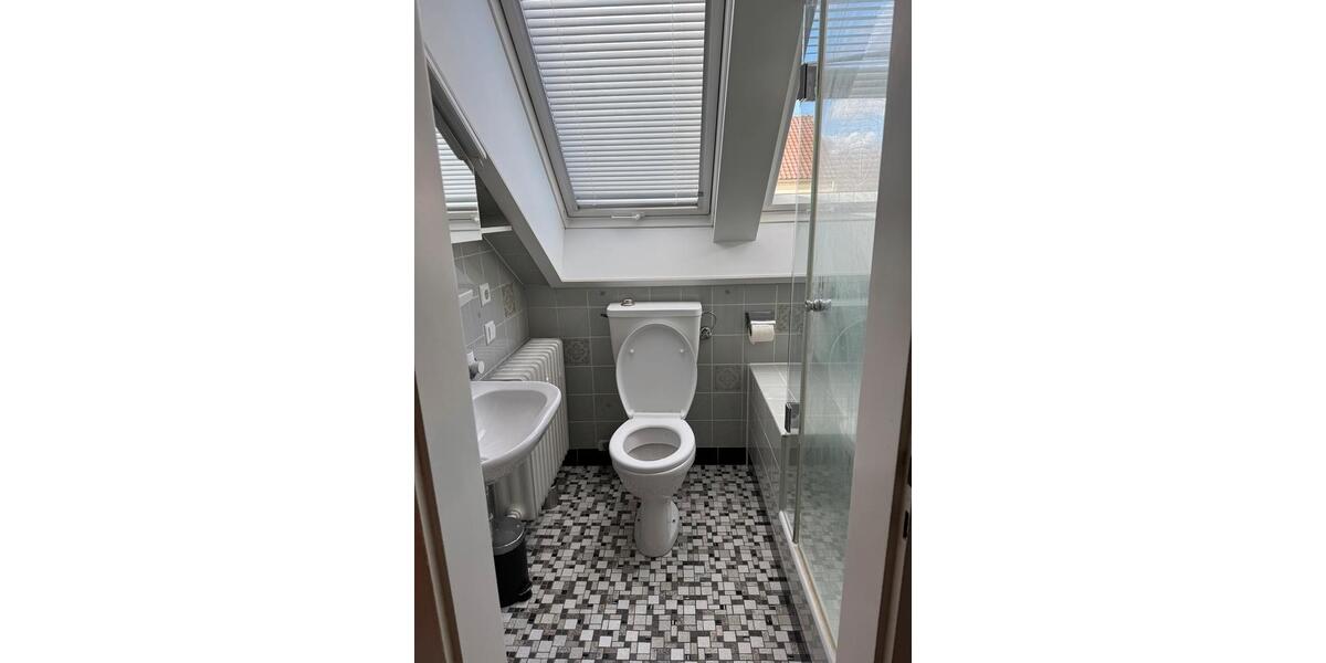 Dachgeschoßwohnung Stuttgart Feuerbach - 1 Zimmer, 29 m&sup2;, 1.000&euro; | Angebot:25881358