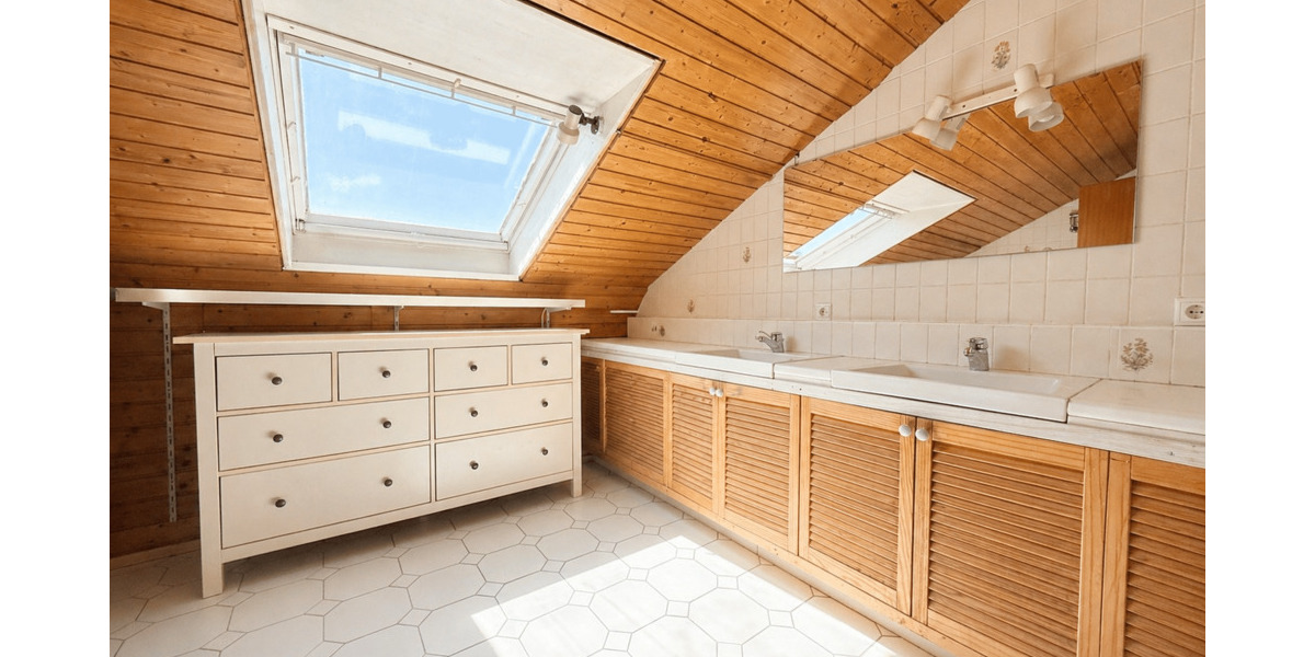 Einfamilienhaus Sindelfingen Ost - 8 Zimmer, 370 m&sup2;, 875.000&euro; | Angebot:26657144