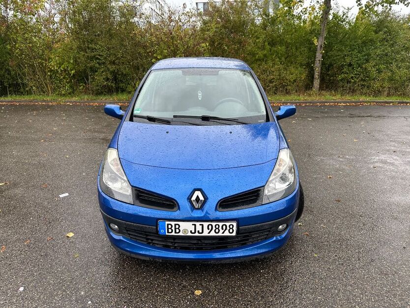 Renault Clio 213.000 km 1.950 € Holzgerlingen 71088