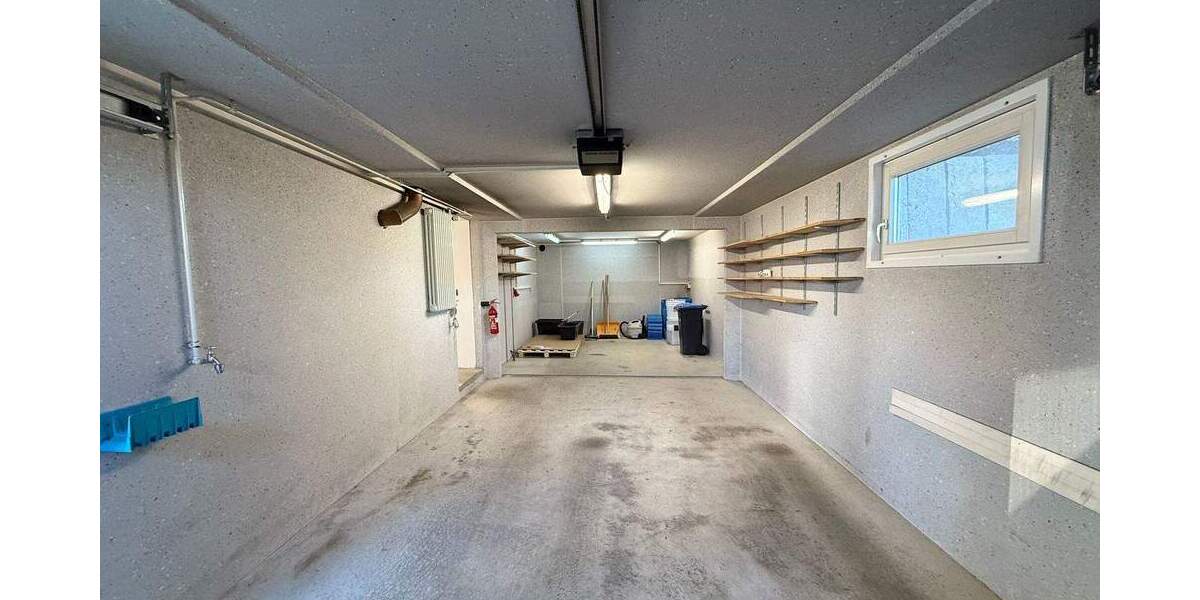 Ihr neues Zuhause in Nürtingen - Stilvoll renoviertes Einfamilienhaus mit Garten und Garagen 5 zimmer