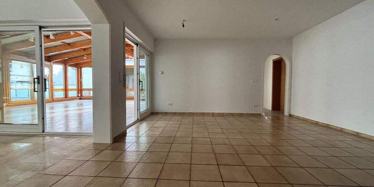 Großzügiges Wohnen -- ca. 230 qm auf einer Etage! 5 zimmer