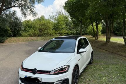 VW Golf 63.000 km 22.950 € Aichtal 72631