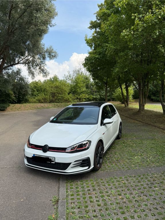 VW Golf 63.000 km 22.950 € Aichtal 72631