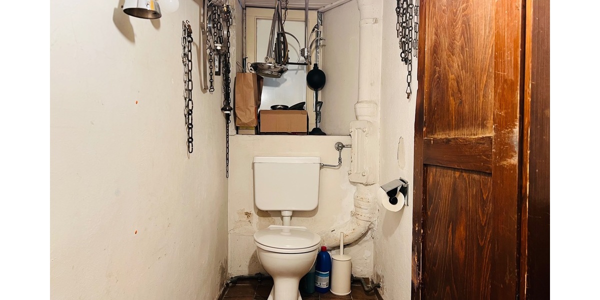 Renditestarke Kapitalanlage in Stuttgart-West: Gewerbeeinheit mit großem Gewölbekeller - Gewerbeobjekt Stuttgart-West West | Angebot:24848130