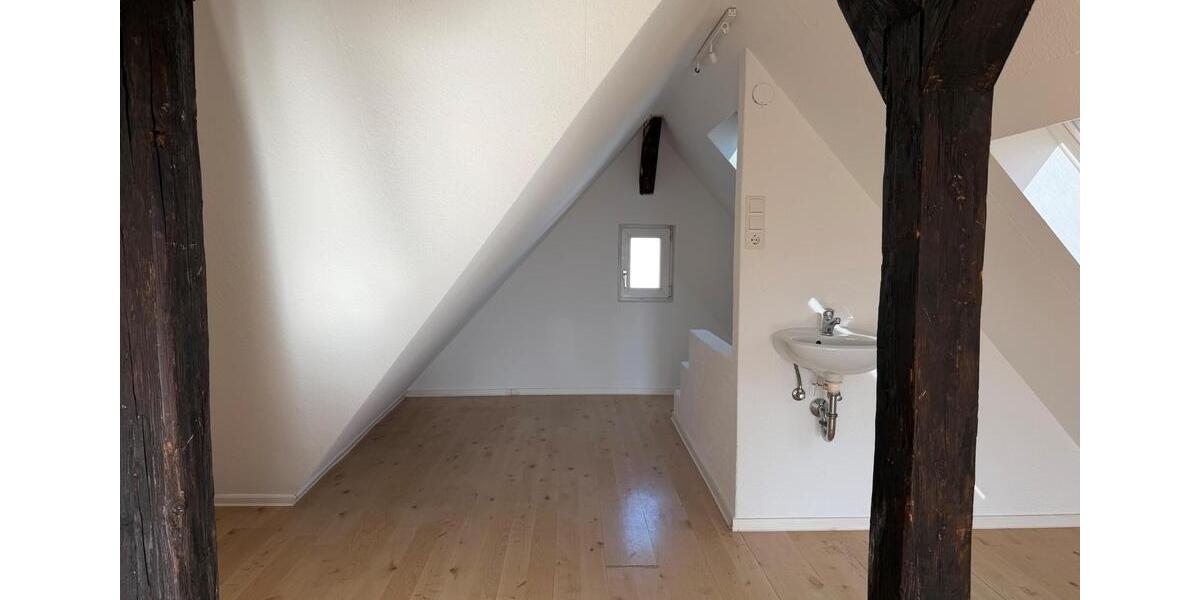 Dachgeschoßwohnung Stuttgart Degerloch - 2.5 Zimmer, 57 m&sup2;, 1.080&euro; | Angebot:24715667