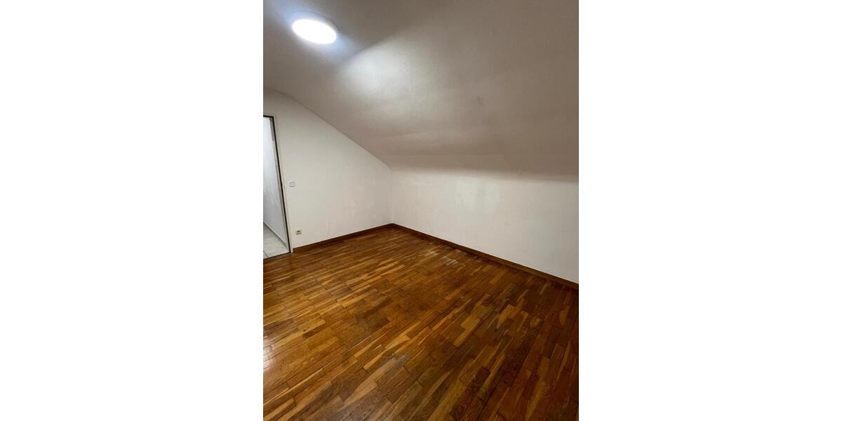 Dachgeschoßwohnung Nürtingen - 3 Zimmer, 58 m&sup2;, 210.000&euro; | Angebot:26972669