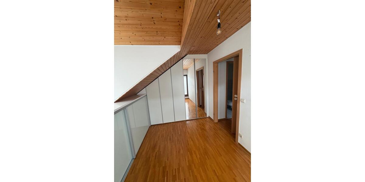 Dachgeschoßwohnung Stuttgart Vaihingen - 4.5 Zimmer, 110 m&sup2;, 540.000&euro; | Angebot:25202133