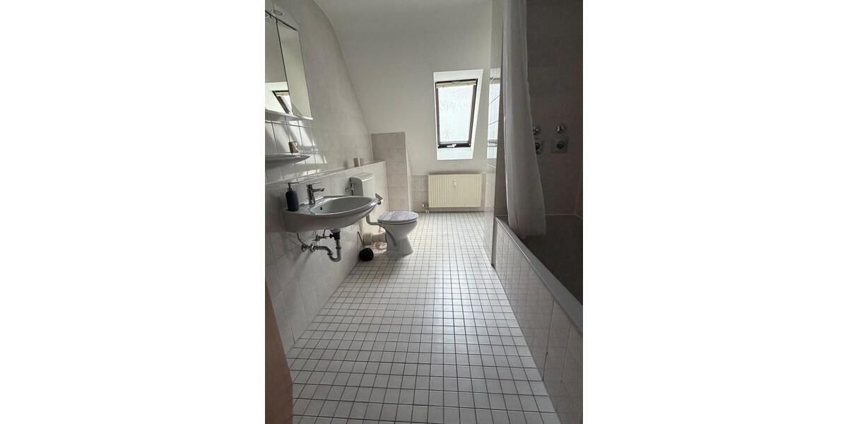 Dachgeschoßwohnung Leonberg - 2.5 Zimmer, 78 m&sup2;, 285.000&euro; | Angebot:26543342