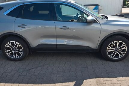 Ford Kuga 42.400 km 21.900 &euro; Sersheim 74372