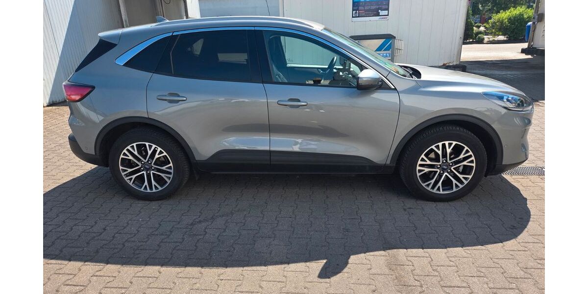 Ford Kuga 42.400 km 21.900 &euro; Sersheim 74372
