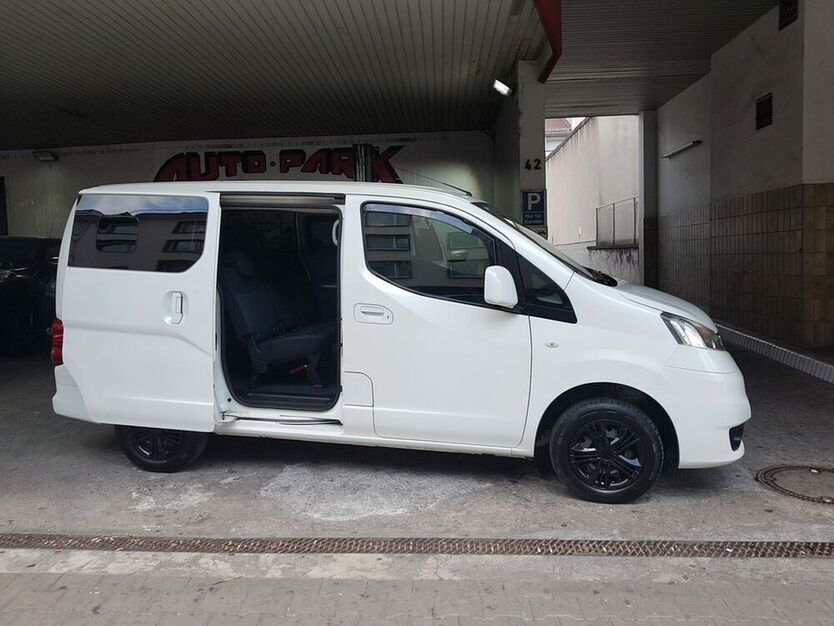 NV200