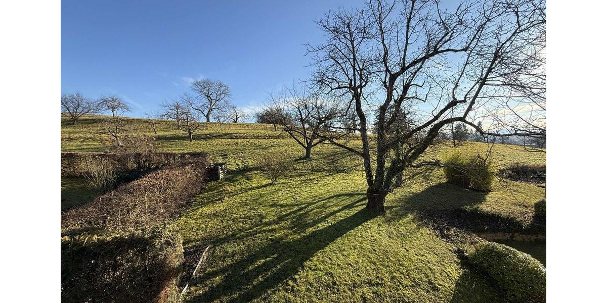 Ihr neues Zuhause in Nürtingen – Stilvoll renoviertes Einfamilienhaus mit Garten und Garagen 5.5 zimmer