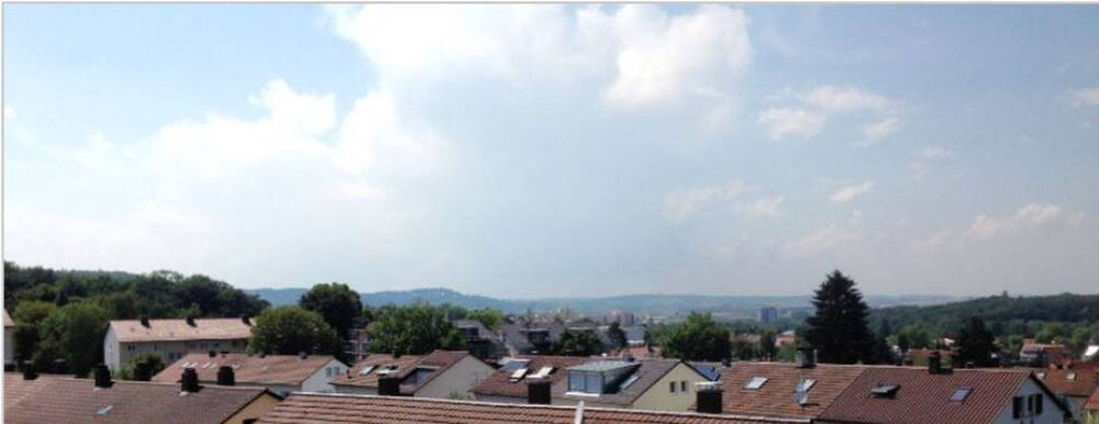 Helle, ruhige 3 Zimmer Wohnung im Grünen mit Fernblick, Balkon und Garage