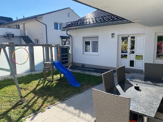 Einfamilienhaus mit zwei EinliegerWohnungen zu Verkaufen