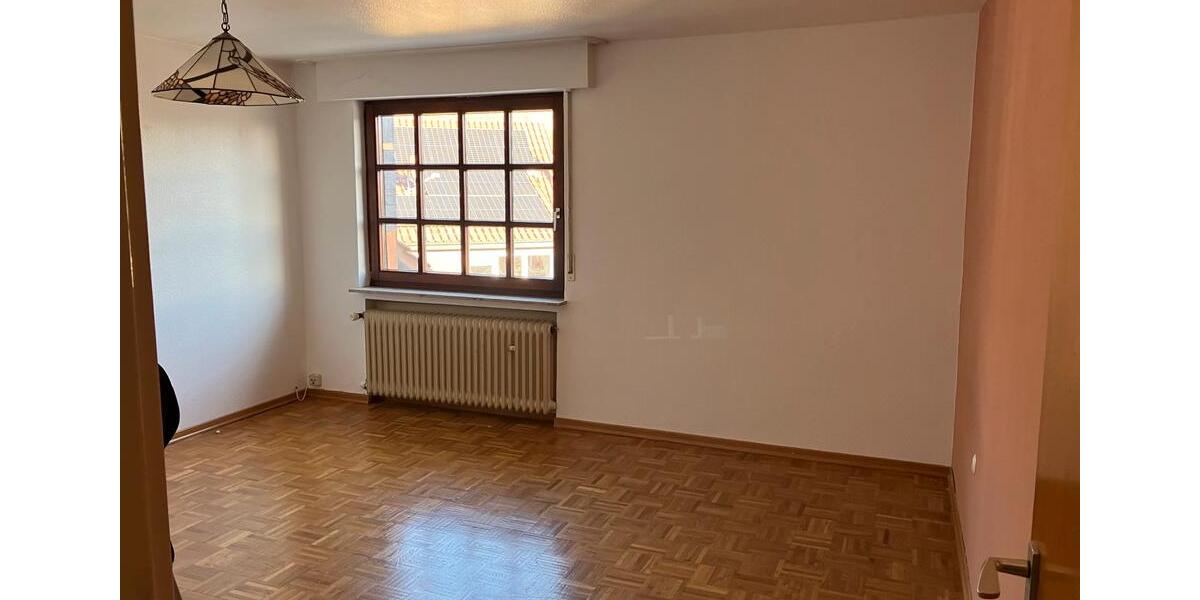 Etagenwohnung Sachsenheim - 4 Zimmer, 80 m&sup2;, 1.000&euro; | Angebot:24815031