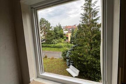 Sanierte 2 Zimmer Wohnung mit Garage und Stellplatz