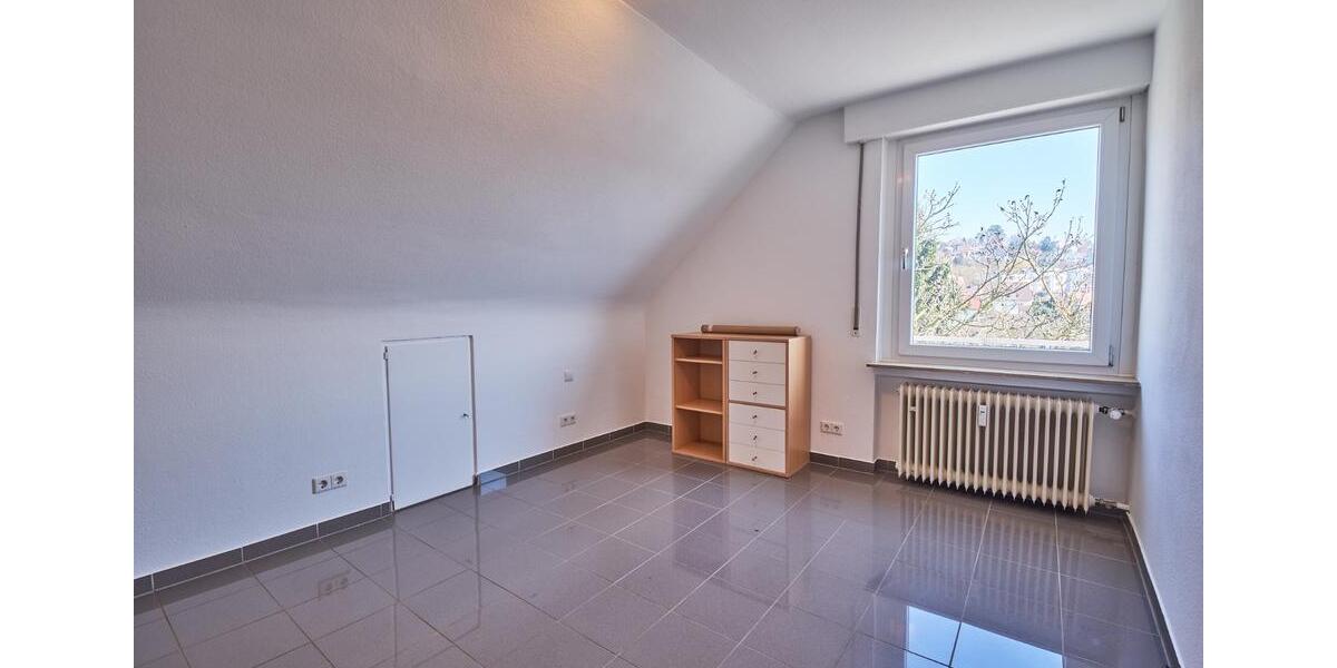 Dachgeschoßwohnung Esslingen am Neckar Brühl - 4.5 Zimmer, 105 m&sup2;, 359.000&euro; | Angebot:25905751