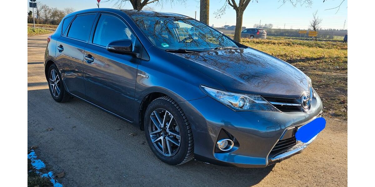 Toyota Auris 69.300 km 12.800 &euro; Ludwigsburg 71638