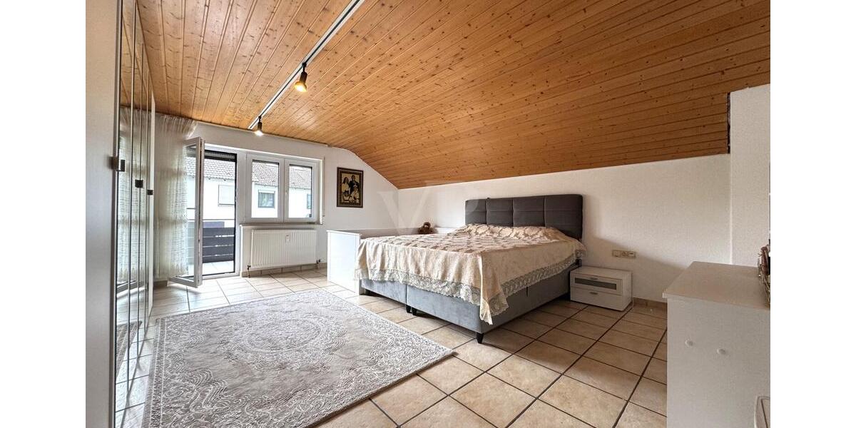 Dachgeschoßwohnung Pforzheim Büchenbronn - 4 Zimmer, 110 m&sup2;, 1.150&euro; | Angebot:26477068