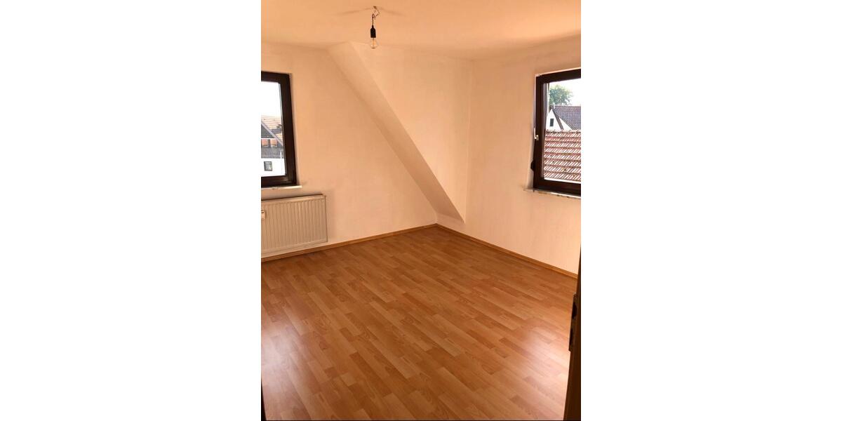 Dachgeschoßwohnung Sachsenheim - 2.5 Zimmer, 65 m&sup2;, 870&euro; | Angebot:26186676