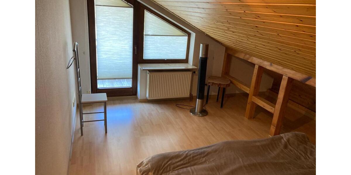 Dachgeschoßwohnung Reutlingen Altenburg - 3 Zimmer, 68 m&sup2;, 850&euro; | Angebot:26238416