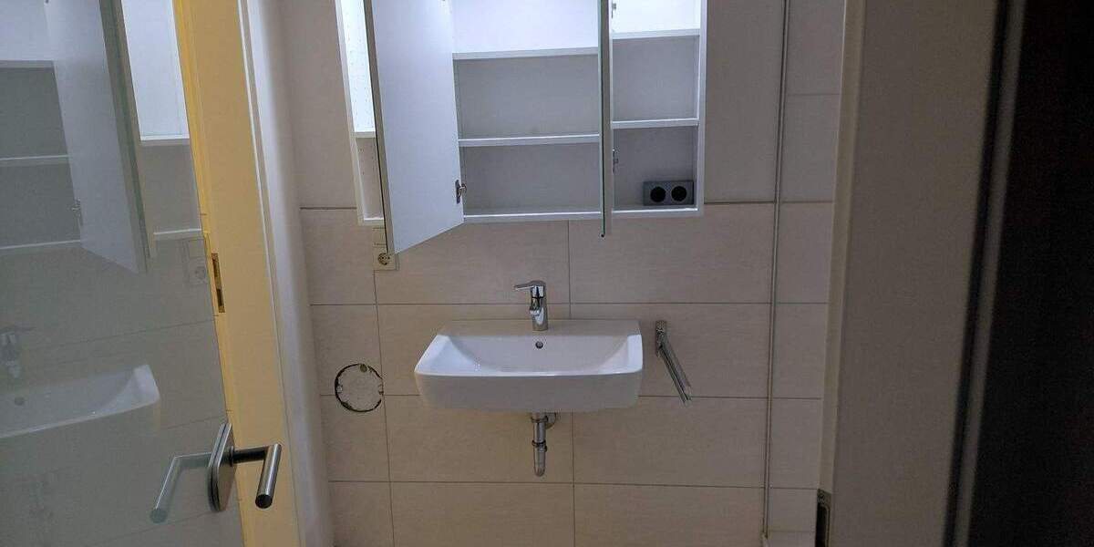 Etagenwohnung Vaihingen an der Enz - 3 Zimmer, 114 m&sup2;, 1.200&euro; | Angebot:25385696