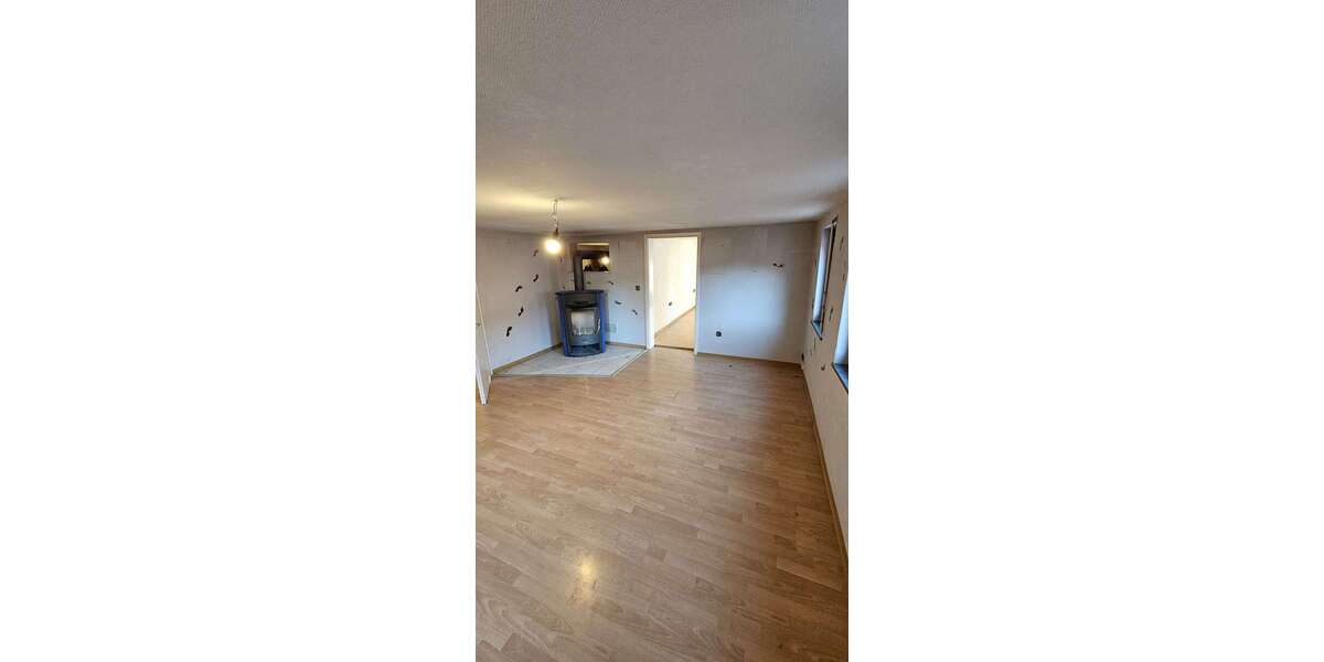Einfamilienhaus Mühlacker - 8 Zimmer, 252 m&sup2;, 1.850&euro; | Angebot:27633571