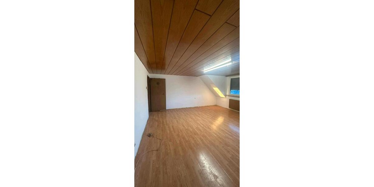 Dachgeschoßwohnung Stuttgart Zuffenhausen - 3 Zimmer, 67 m&sup2;, 220.000&euro; | Angebot:26966090