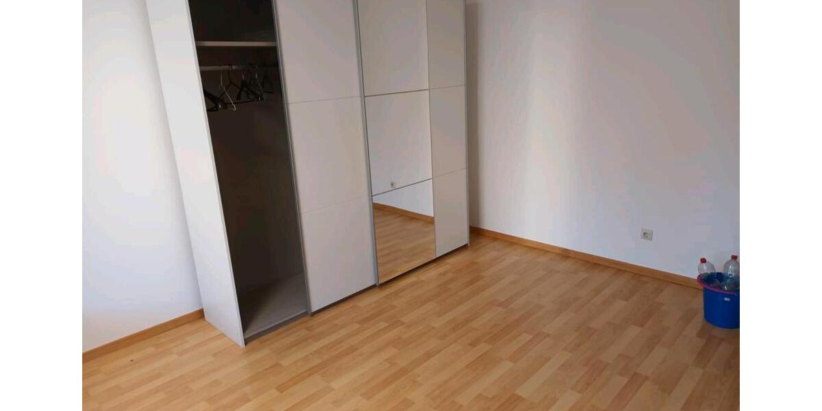 Erdgeschoßwohnung Reutlingen - 1 Zimmer, 98 m&sup2;, 390&euro; | Angebot:24476846