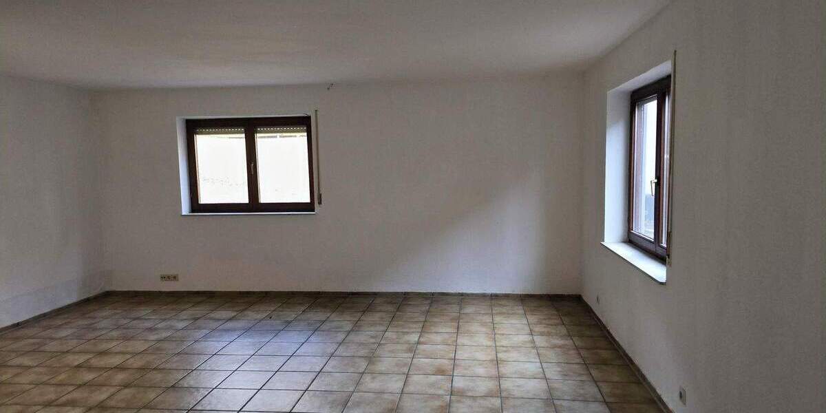 Etagenwohnung Pforzheim Südoststadt - 1 Zimmer, 85 m&sup2;, 850&euro; | Angebot:24543080