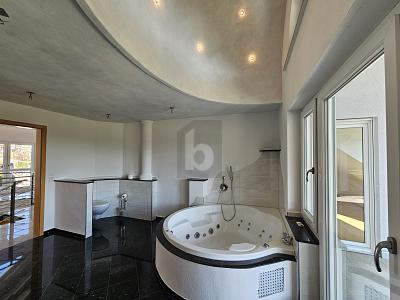 LUXUSOASE MIT PANORAMA FÜR FAMILIEN UND PAARE