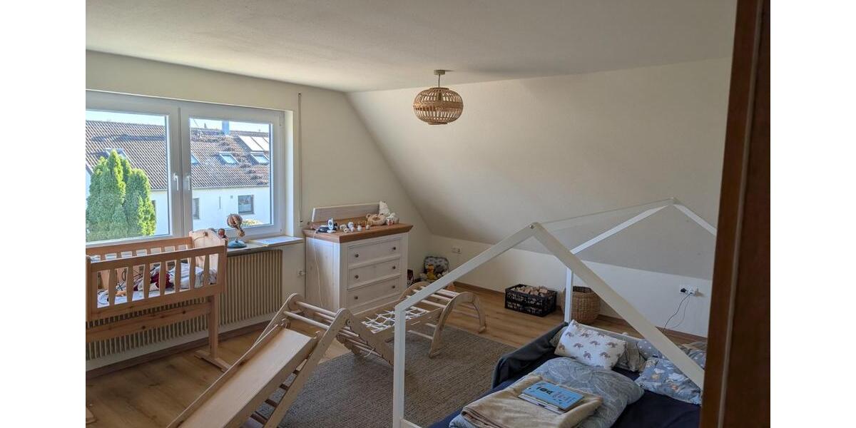 Freistehendes Einfamilienhaus mit großem Garten und Balkon 9 zimmer