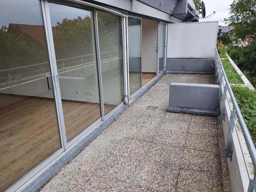Lichtdurchflutete 4-Zimmer-Wohnung mit großem Balkon & Garage