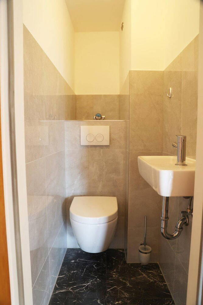 Charmante 5-Zimmer-Whg mit Panoramablick, zwei Balkonen & Tiefgarage - Zweitbezug nach Kernsanierung