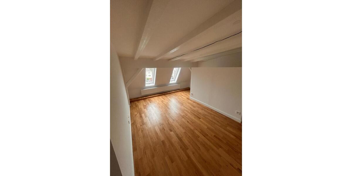 Dachgeschoßwohnung Stuttgart Bad Cannstatt - 5 Zimmer, 145 m&sup2;, 2.660&euro; | Angebot:26384372