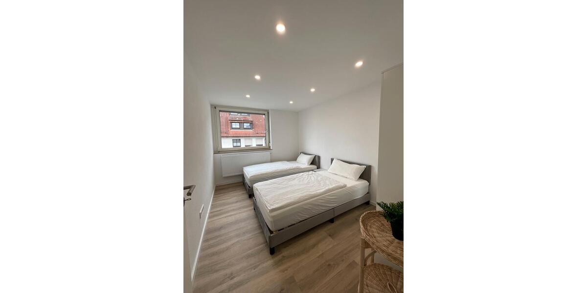 Etagenwohnung Sindelfingen - 4 Zimmer, 100 m&sup2;, 3.500&euro; | Angebot:25570940