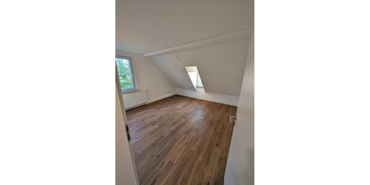 Dachgeschoßwohnung Ludwigsburg - 4 Zimmer, 97 m&sup2;, 1.315&euro; | Angebot:27608091